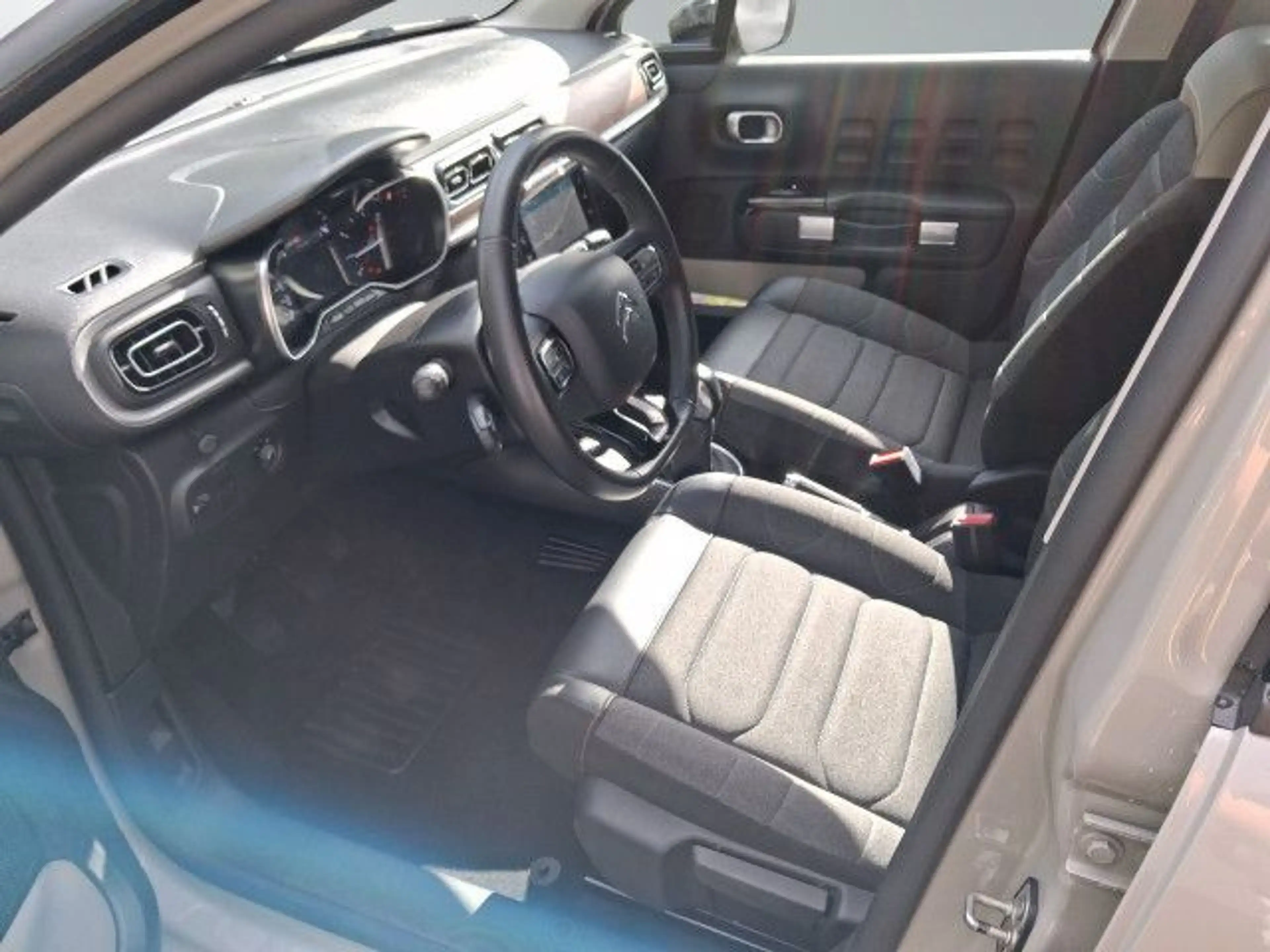 Citroen C35 C3 Pure Tech 82 SHINE Navi LED CarPlay Bluetooth — photo 12