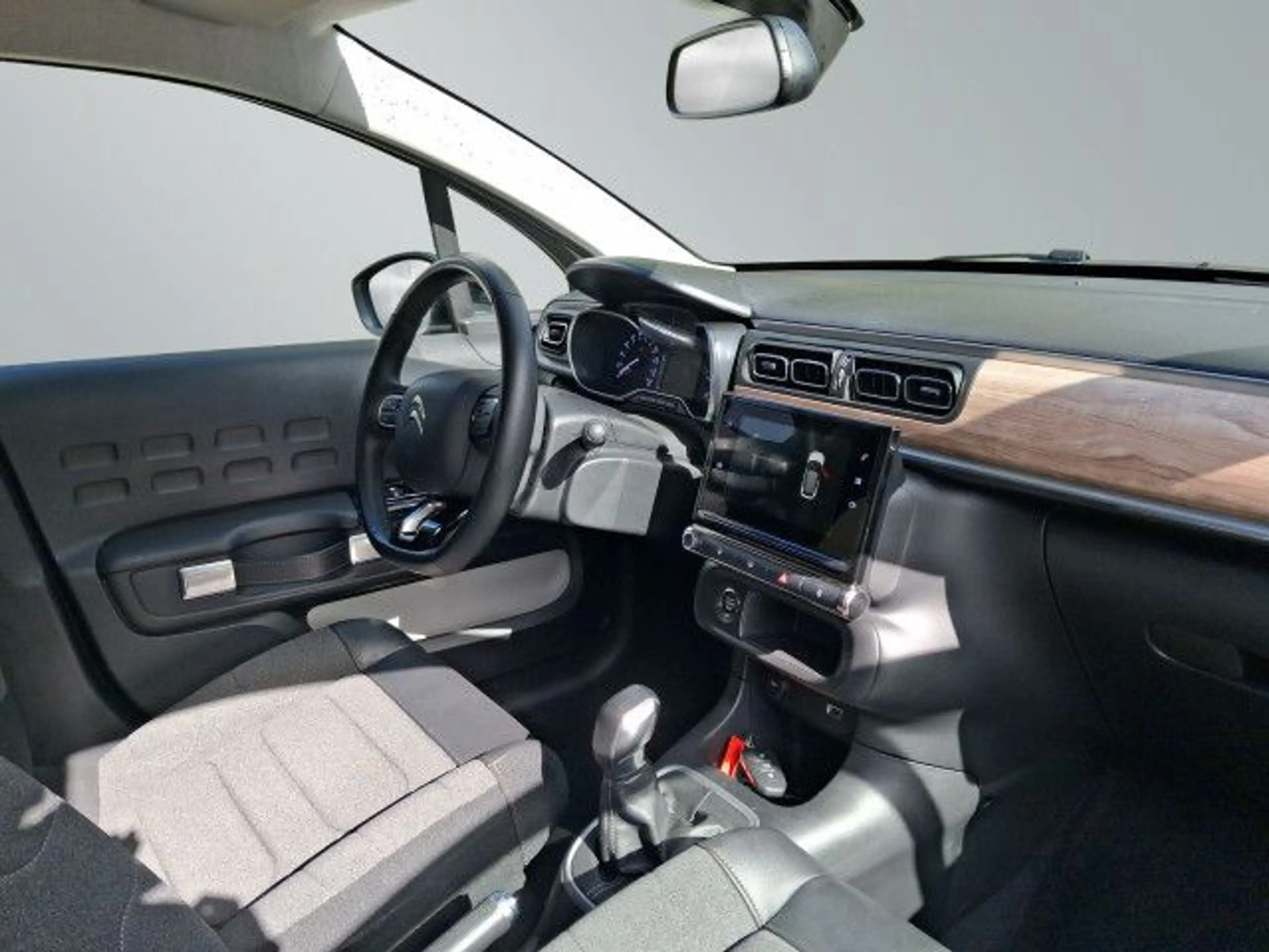 Citroen C35 C3 Pure Tech 82 SHINE Navi LED CarPlay Bluetooth — photo 11