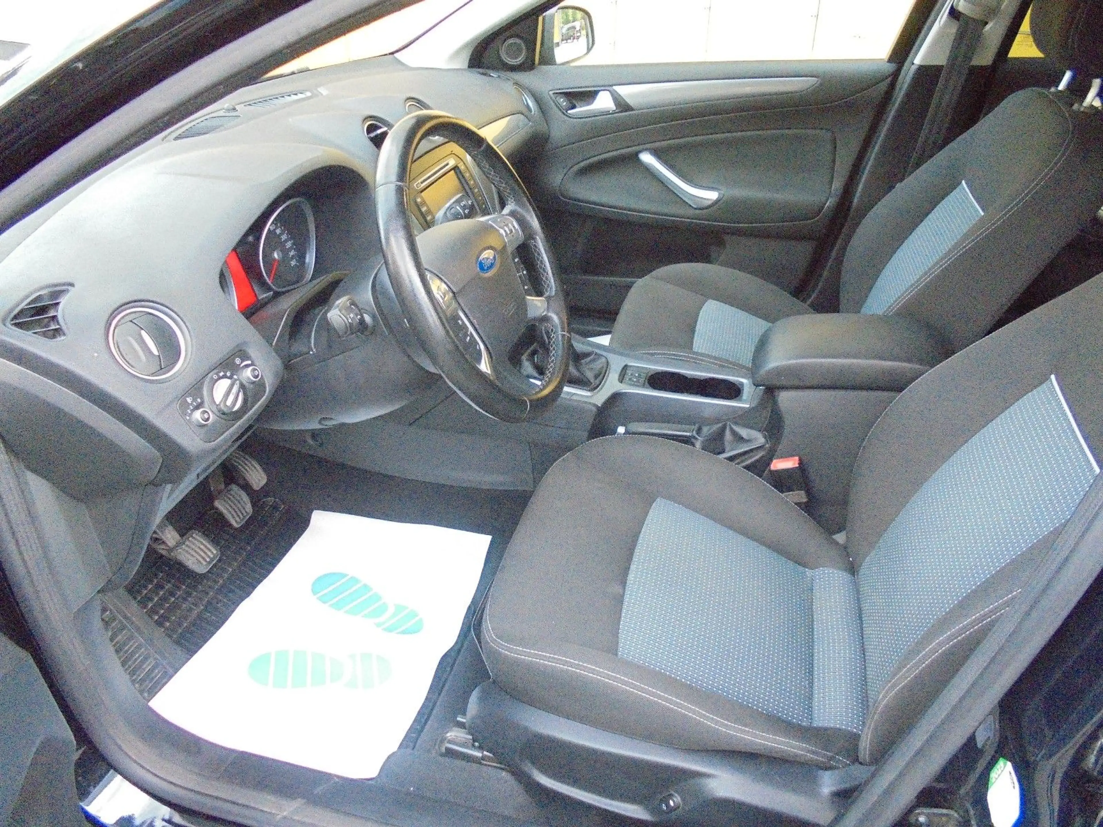 Ford Mondeo 2,0 Champions Edition Turnier/ — photo 12