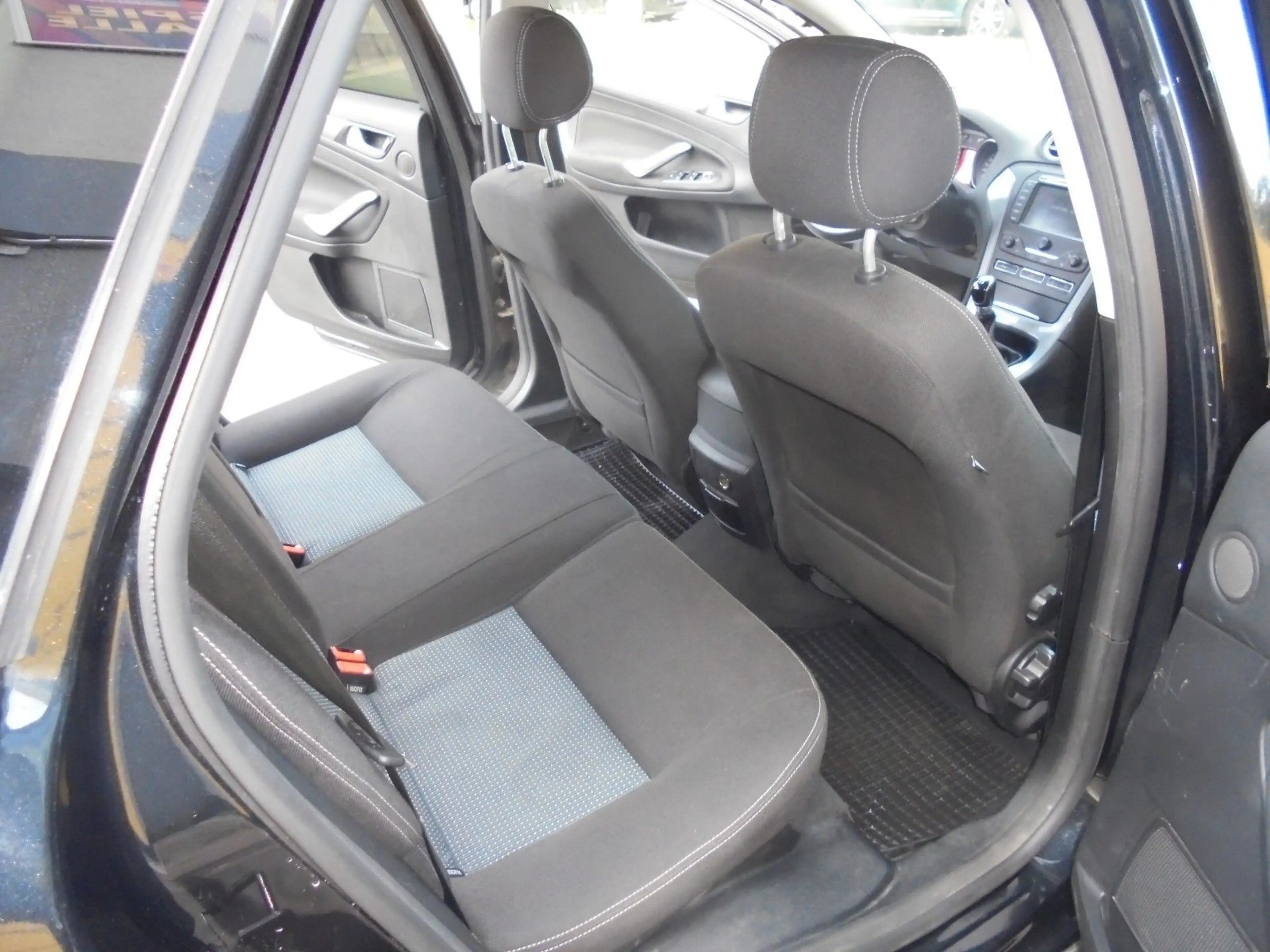 Ford Mondeo 2,0 Champions Edition Turnier/ — photo 13