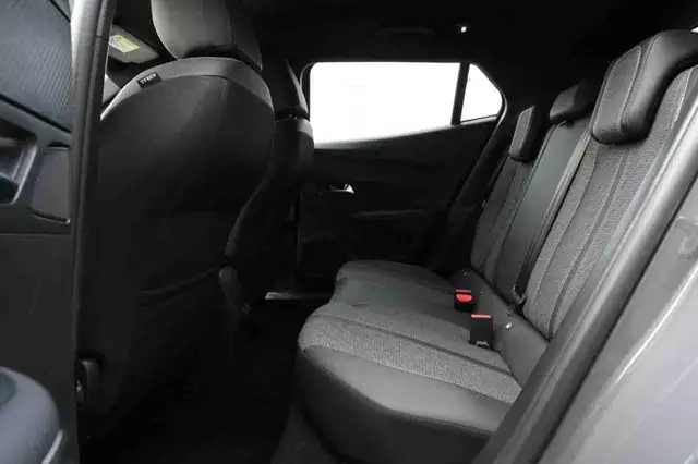 Peugeot 2008 view 11