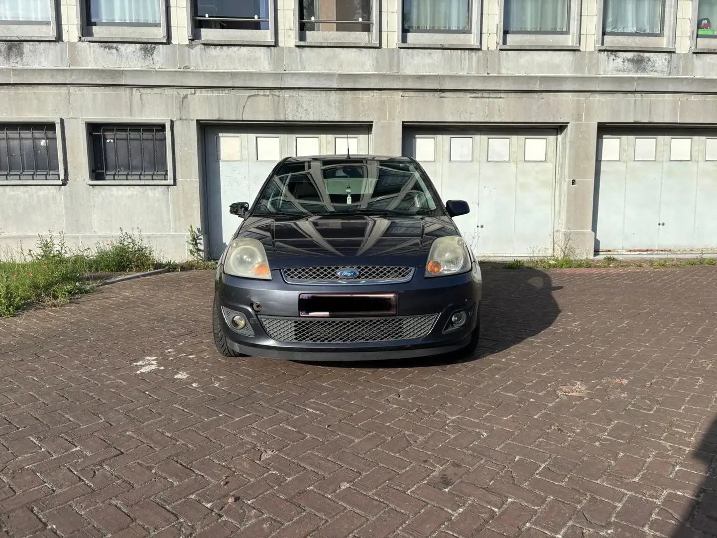 Ford Fiesta 1.4 Turbo TDCi Airco Prete a immatriculé Gris - 2