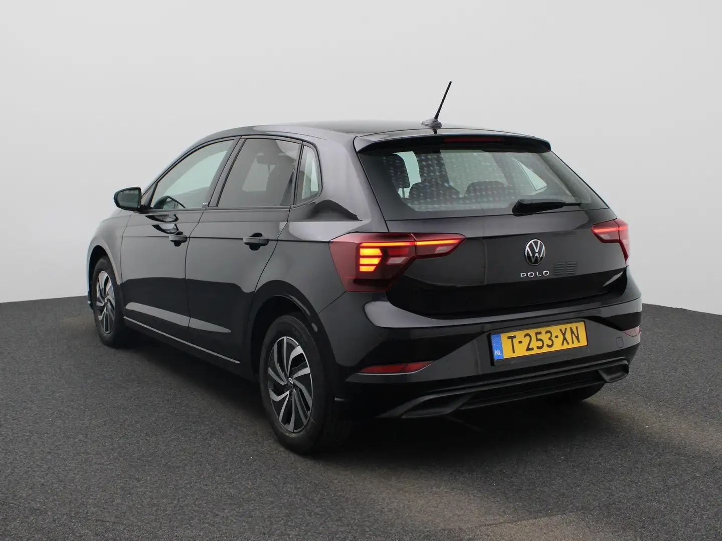 Volkswagen Polo 1.0 TSI Life Automaat | 15 inch velgen | Parkeerse Negro - 2