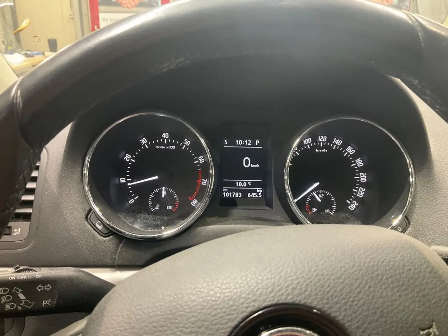 Skoda Yeti 1.4 TSI DSG Drive Grau - 2