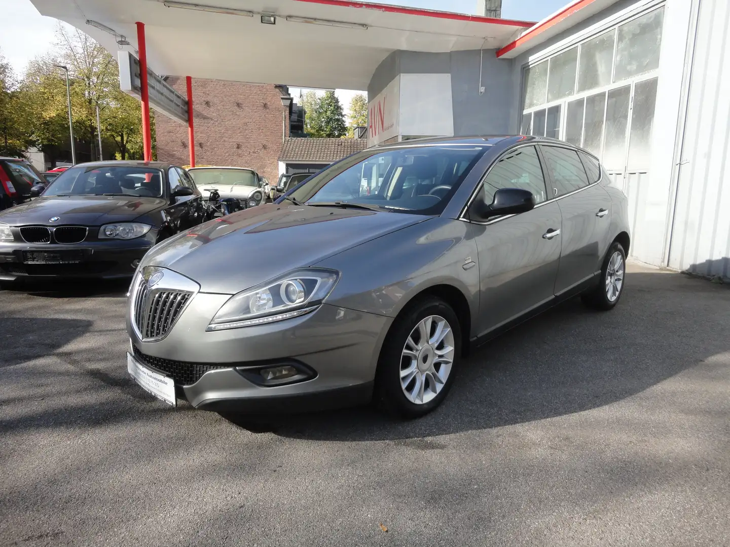 Lancia Delta Oro 1,9d 140 Kw Klimatr.Navi Leder Alu PDC Gris - 1