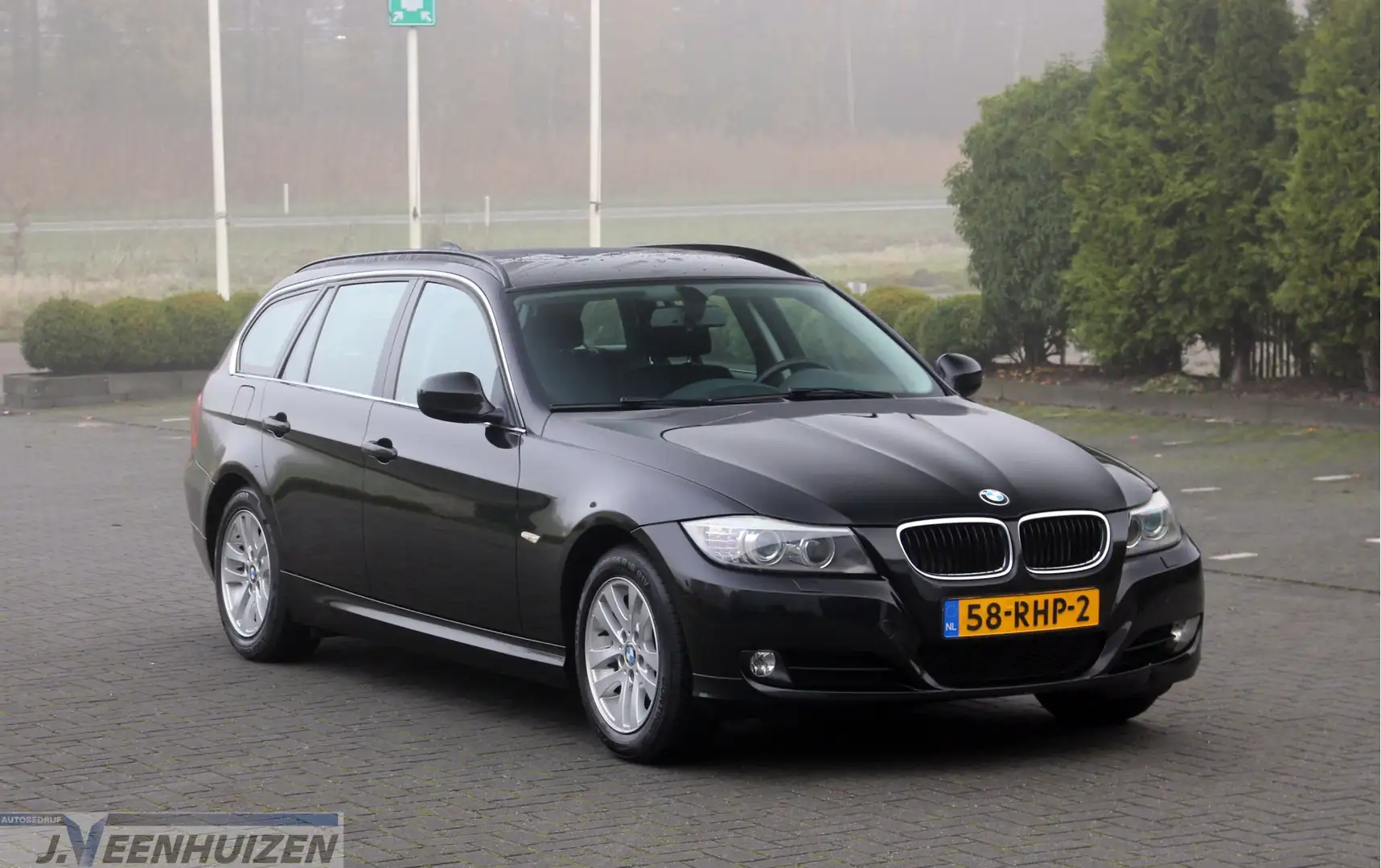 BMW 318 3-serie Touring 318i Business Line | 2011 | Xenon Noir - 1