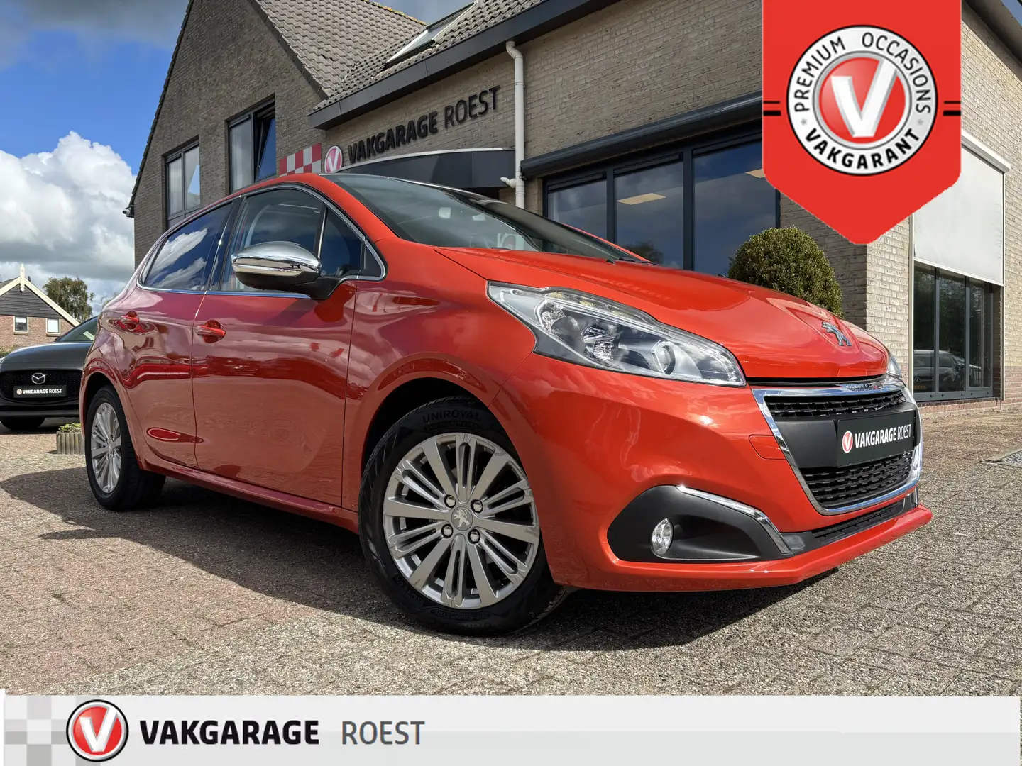 Peugeot 208 5DRS 1.2 Automaat Allure Panoramadak / Trekhaak / Orange - 1