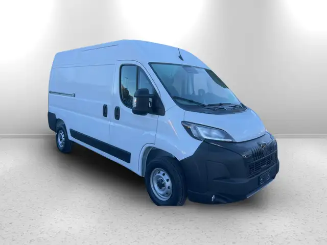 Peugeot Boxer view 3