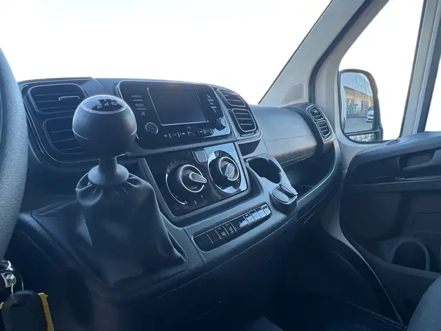 Peugeot Boxer view 12