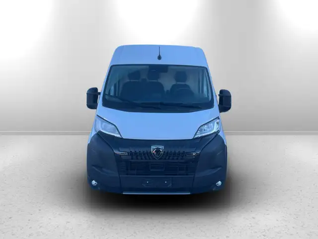 Peugeot Boxer view 2