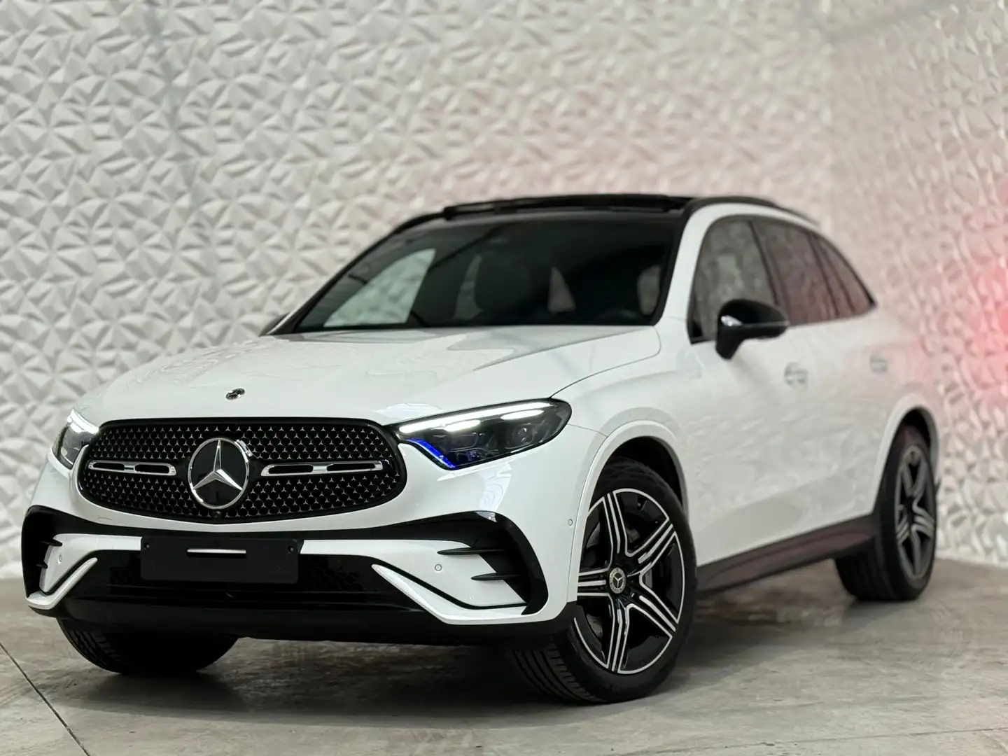 Mercedes-Benz GLC 200 4Matic 9G-TRONIC AMG LINE Blanc - 1