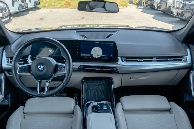 BMW X1 view 13
