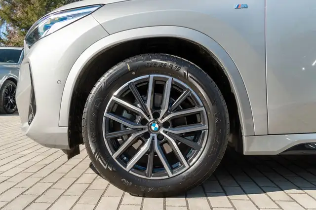 BMW X1 view 9
