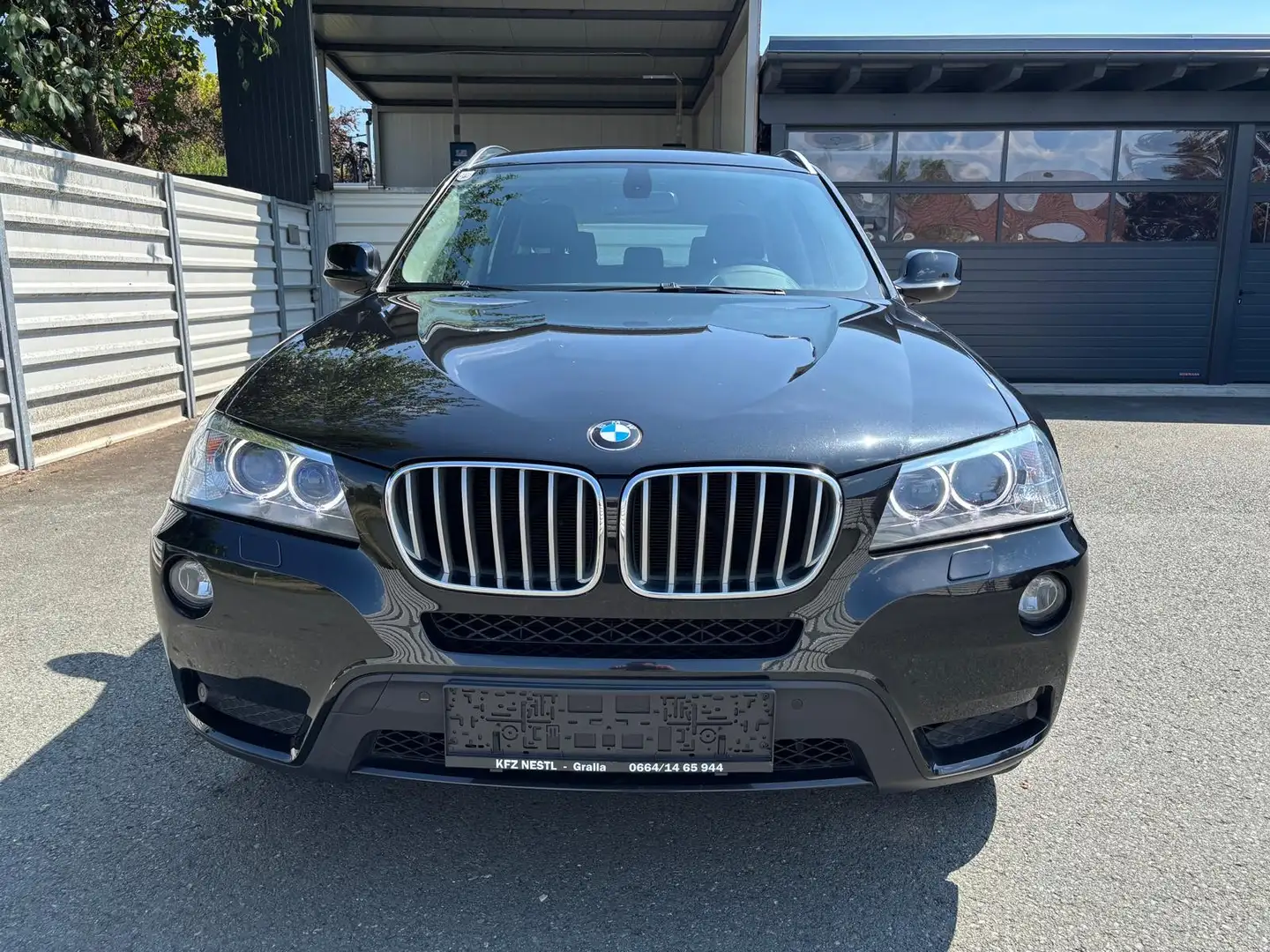 BMW X3 xDrive28i Aut. --- Wenig Kilometer --- Schwarz - 2