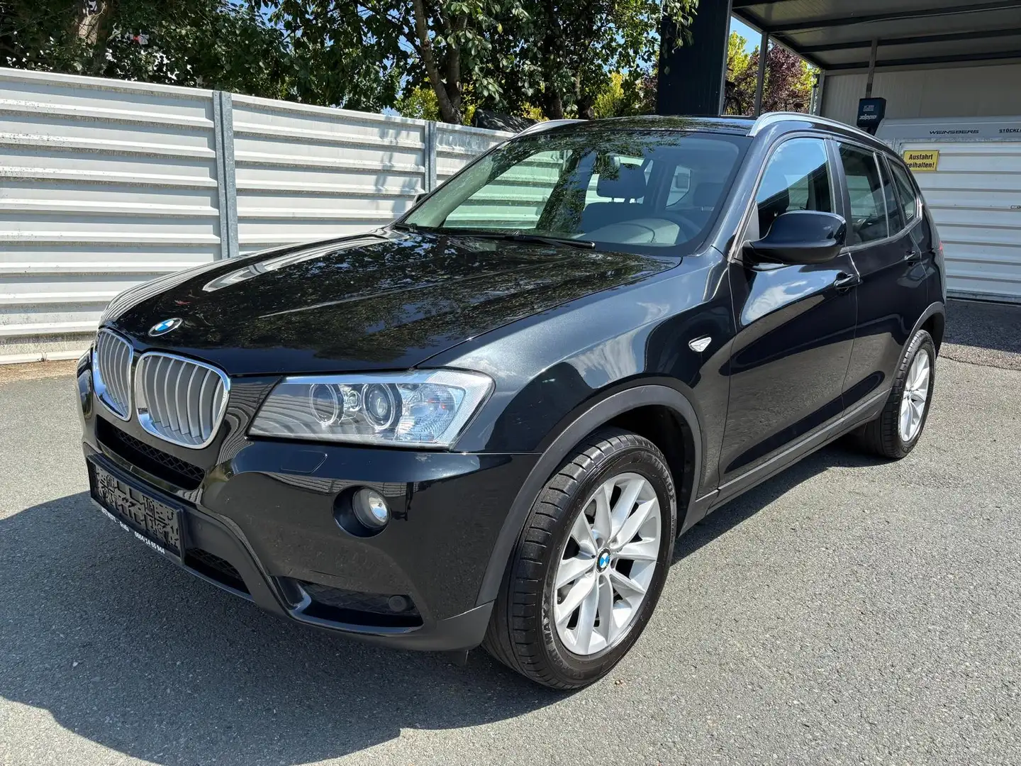 BMW X3 xDrive28i Aut. --- Wenig Kilometer --- Schwarz - 1