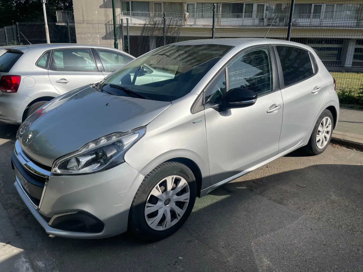 Peugeot 208 208 1.2i PureTech Style Argent - 1