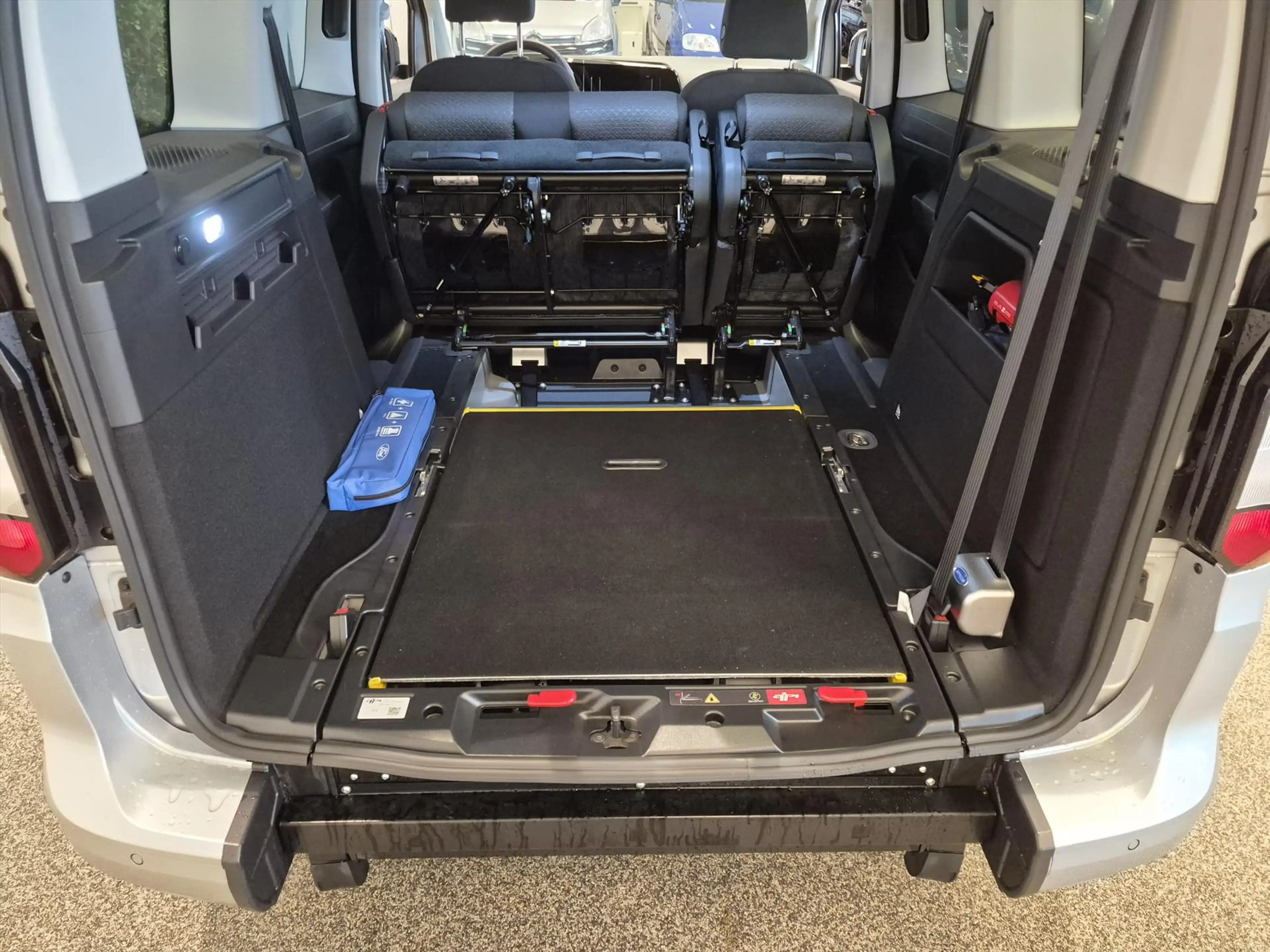 Ford Tourneo Connect L1 Rolstoelauto Automaat 3+1 of 5+0 — photo 9