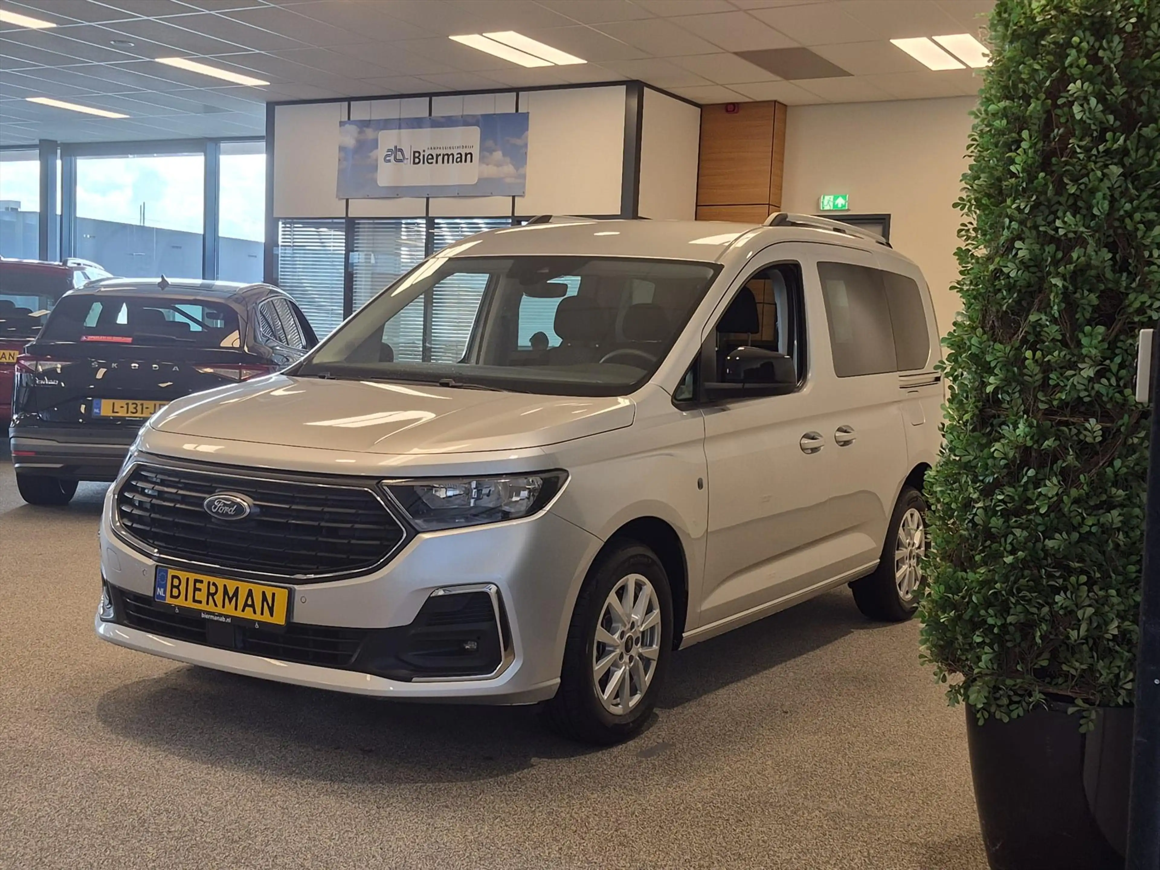 Ford Tourneo Connect L1 Rolstoelauto Automaat 3+1 of 5+0 — photo 17