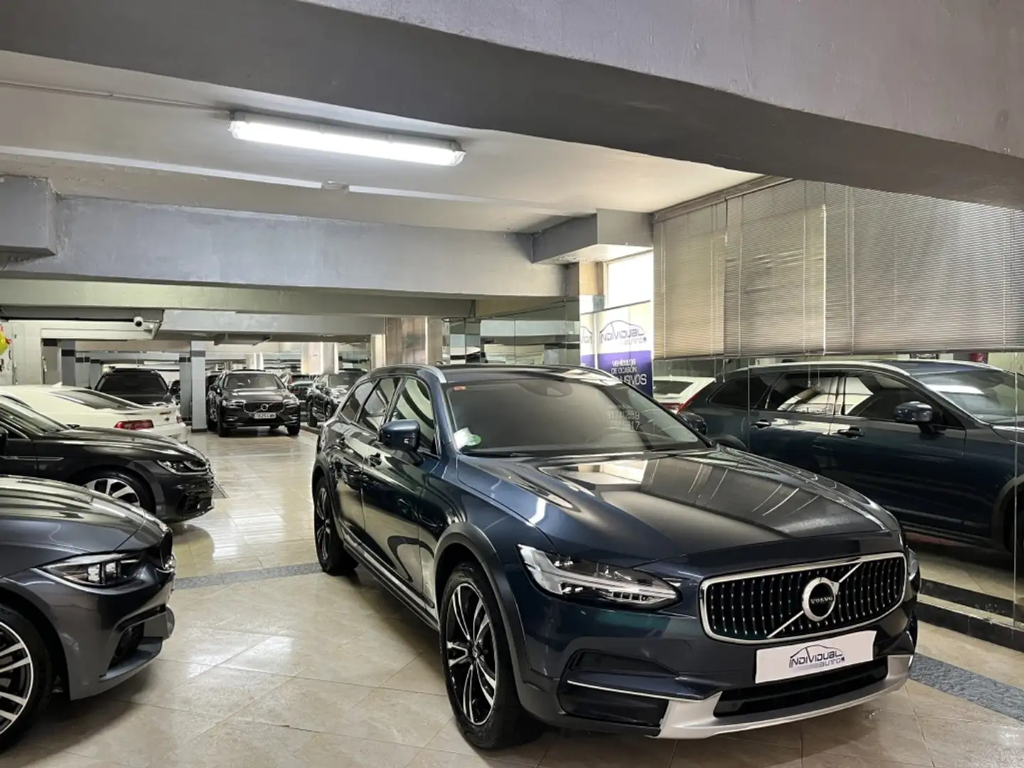 Volvo V90 Cross Country D4 Pro AWD Aut. Bleu - 1