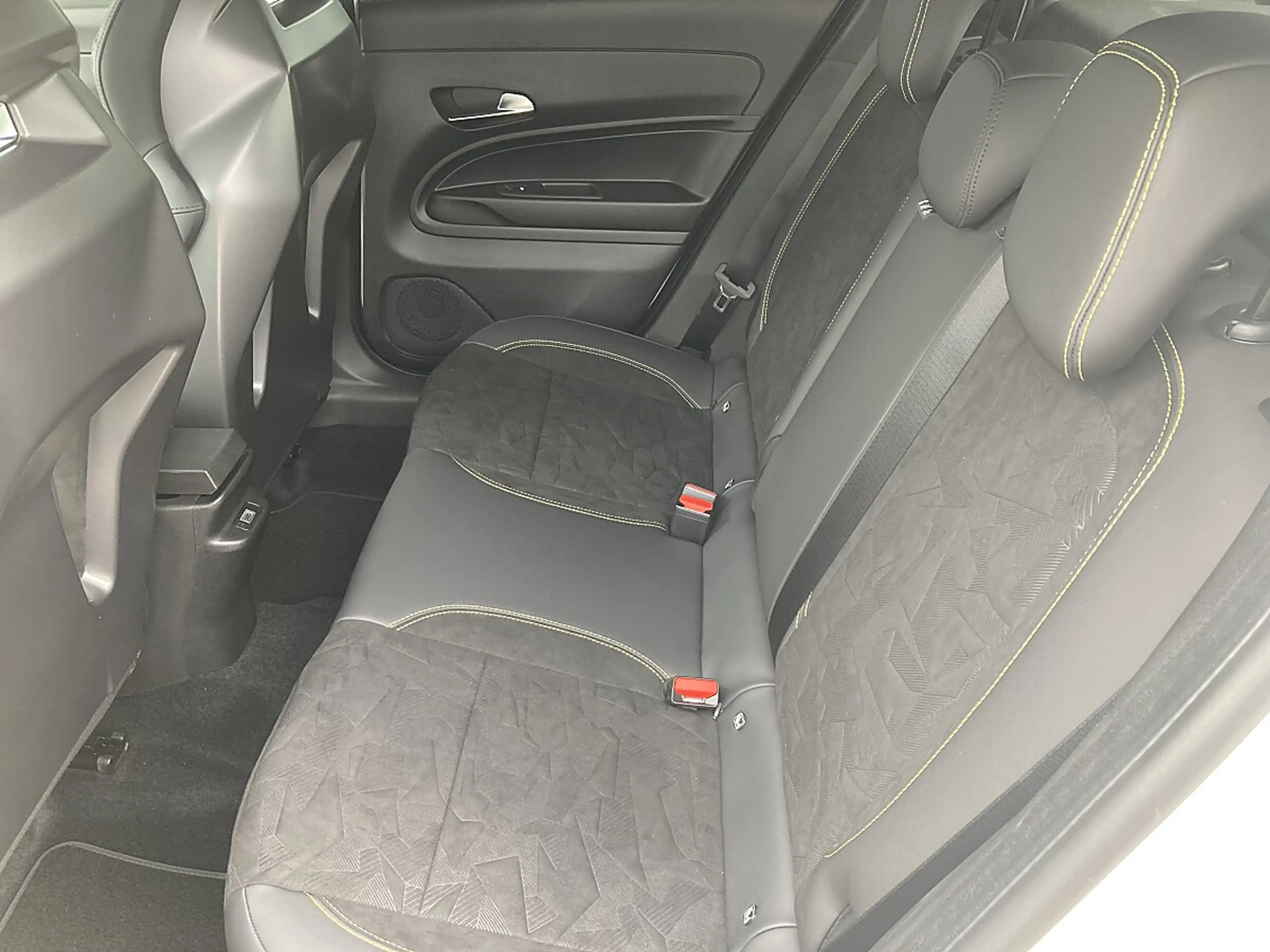 Abarth 600e 54kWh Competizione — photo 12