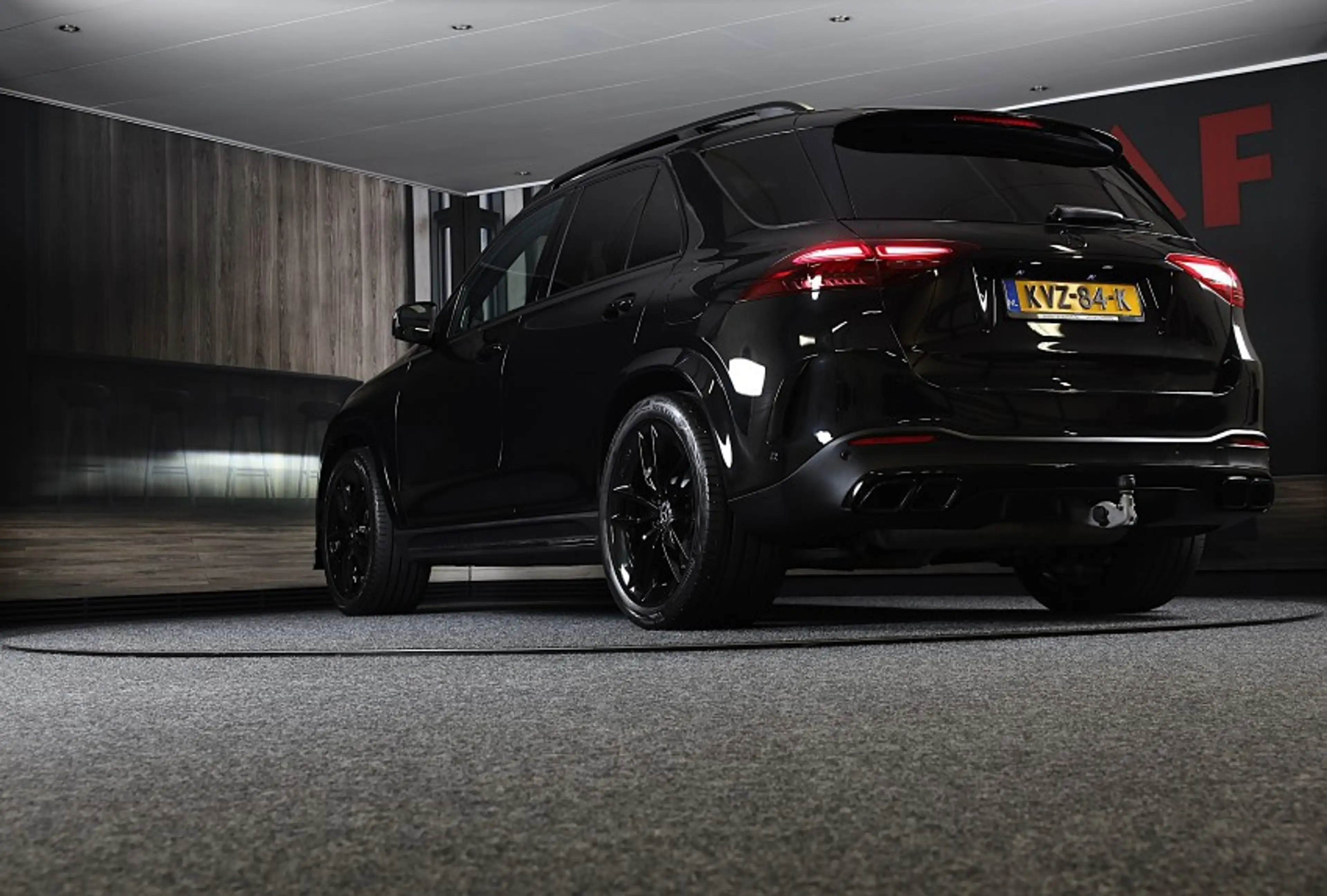 Mercedes-Benz GLE 400 e 4MATIC AMG 63 Look / Massage / Softclose / Head — photo 3