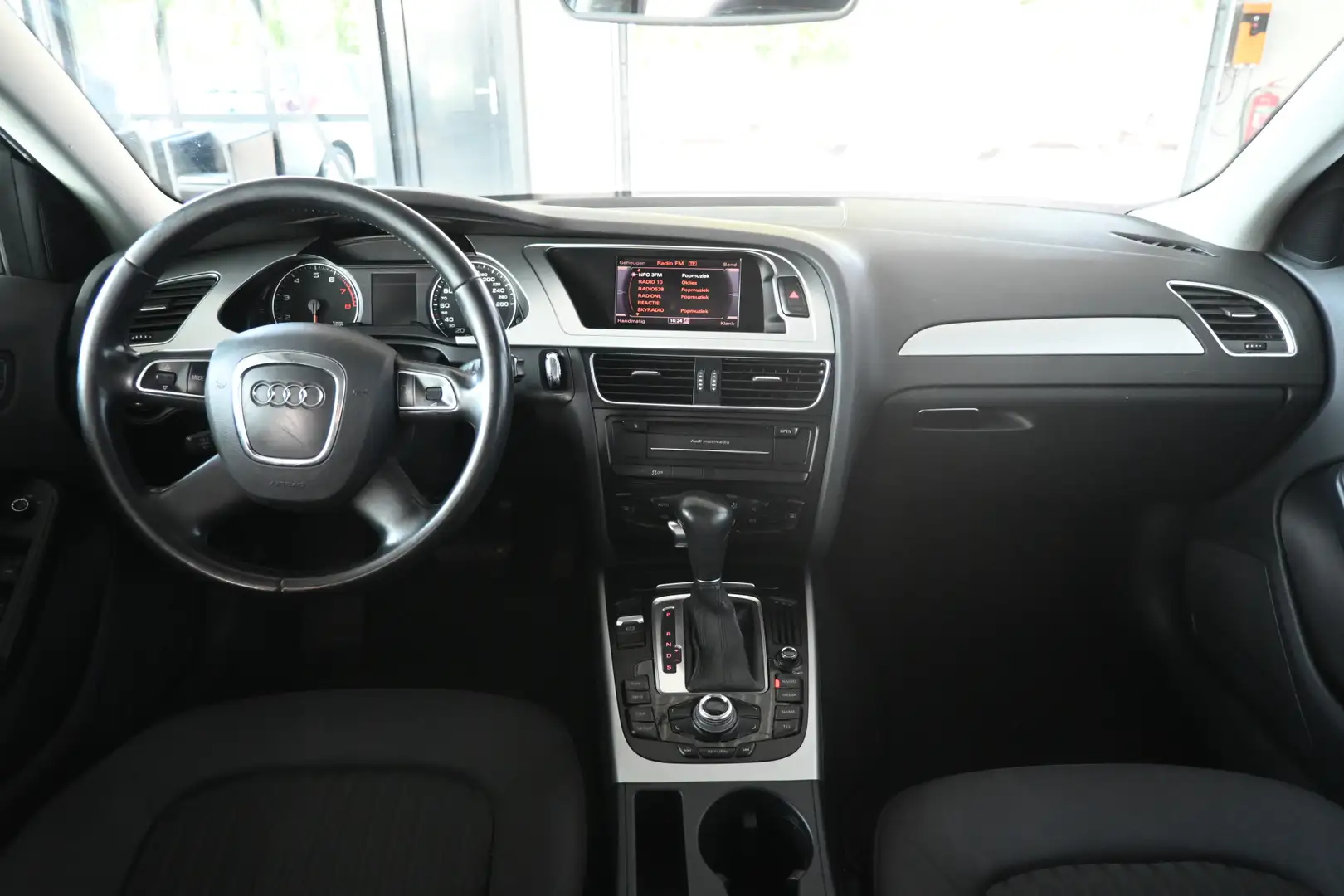 Audi A4 Avant 1.8 TFSI S-Line Automaat Clima Lichtmetaal X Grijs - 2