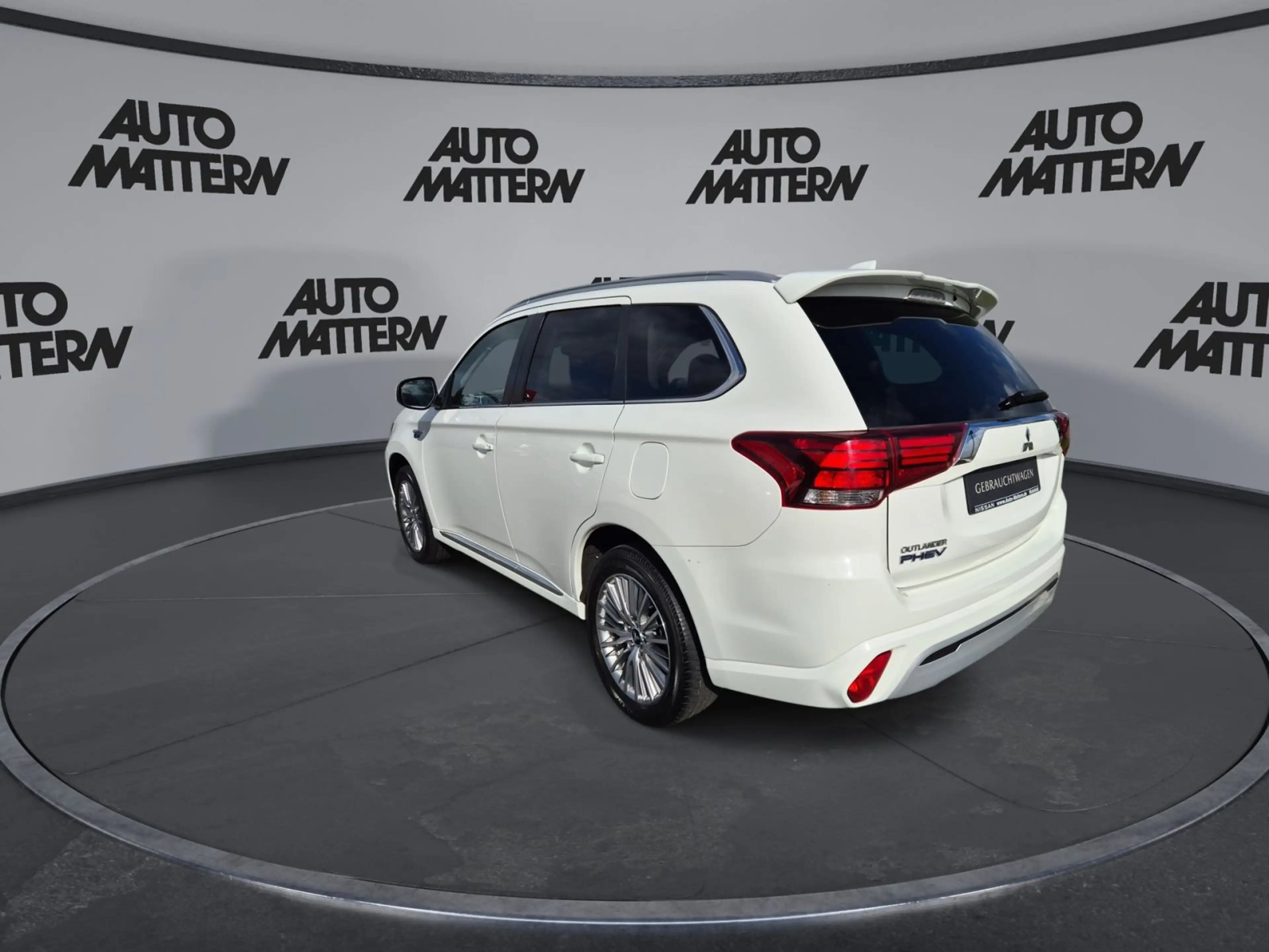 Mitsubishi Outlander 2.4 PHEV Plug-in Hybrid PHEV Basis 4WD — photo 6