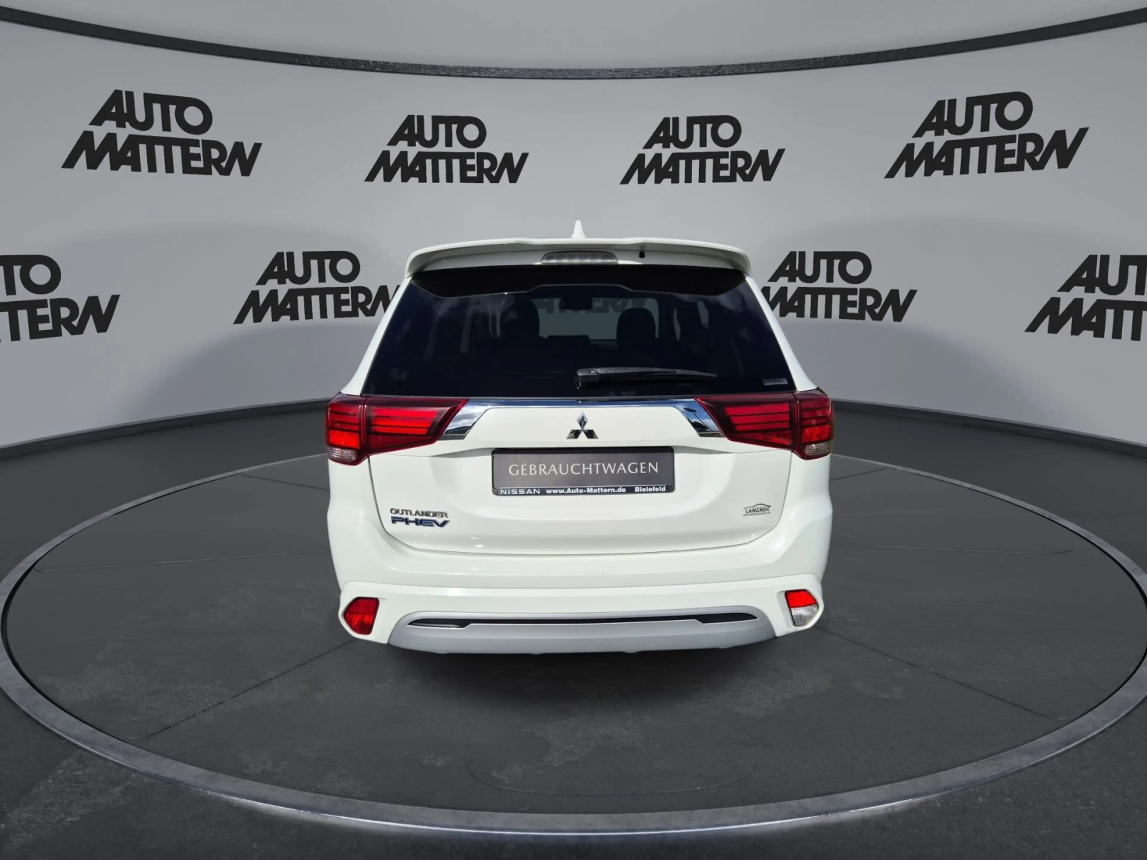 Mitsubishi Outlander 2.4 PHEV Plug-in Hybrid PHEV Basis 4WD — photo 7