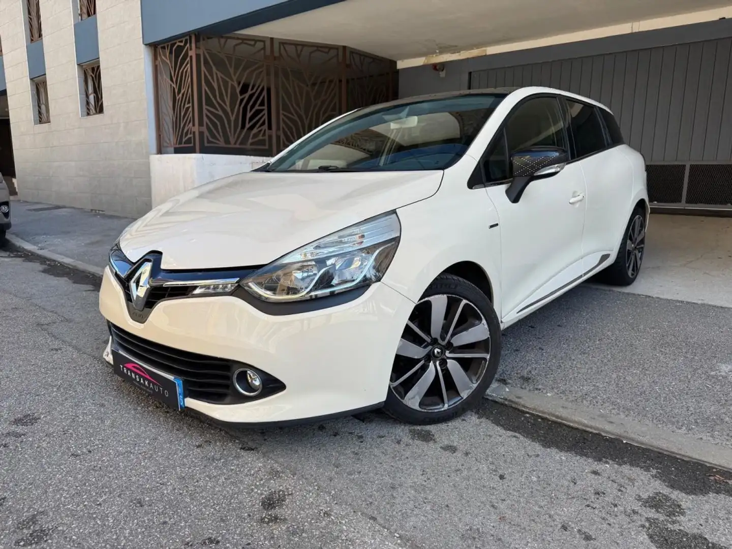 Renault Clio IV ESTATE IV 1.2l TCe 120 Iconic Bva Beige - 1