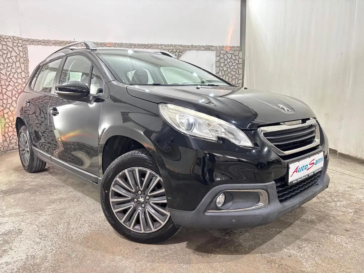 Peugeot 2008 Active KLIMA TEMPOMAT INTERNET VER. 2.HAND Schwarz - 1