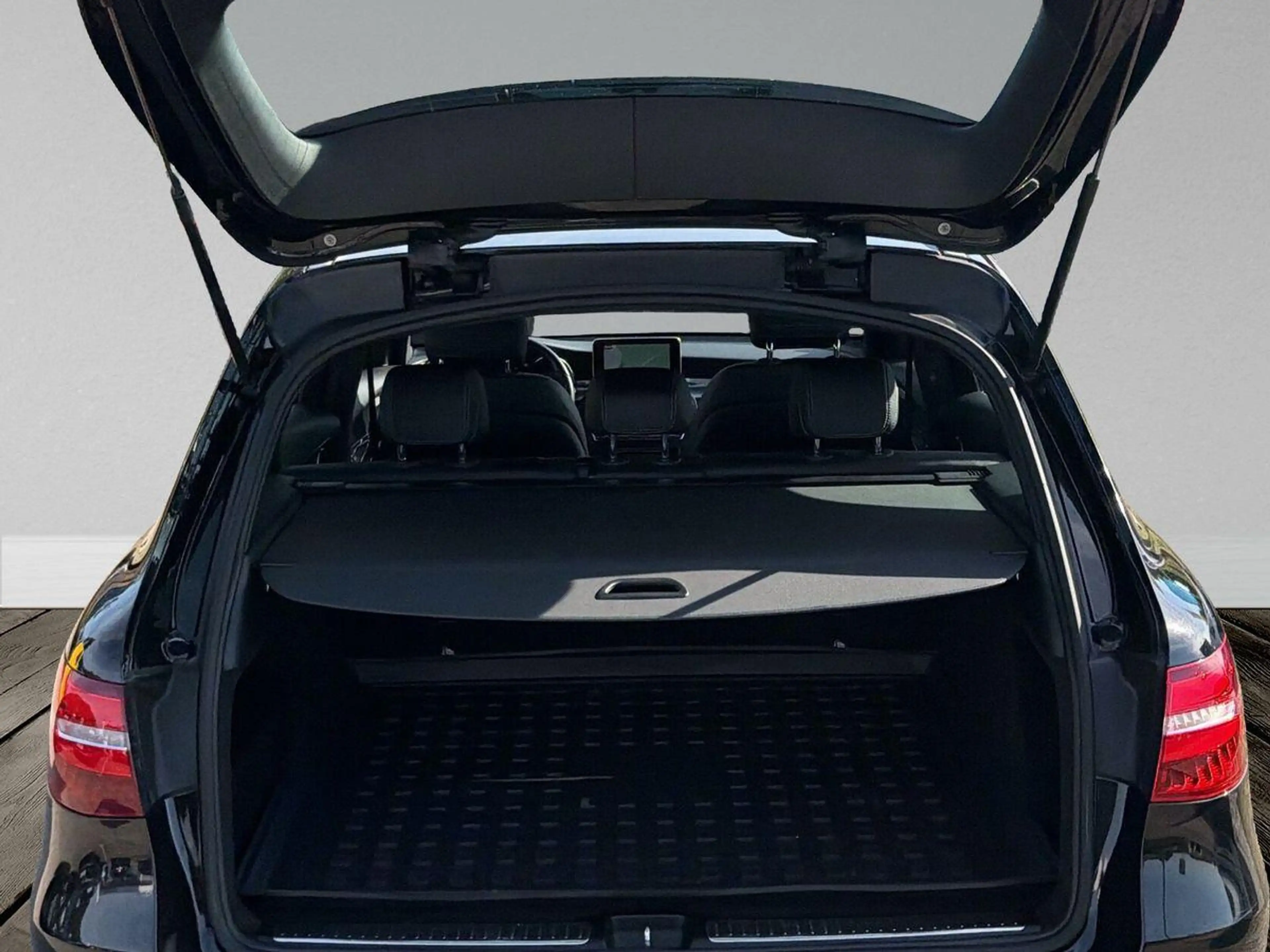 Mercedes-Benz GLC 250 4Matic AMG-Line — photo 15