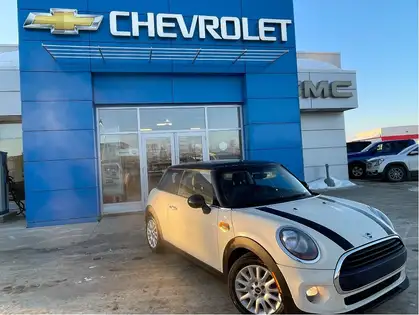 White 2016 MINI Cooper 2-Door Hatchback FWD Hatchback Front-Wheel Drive 6-Speed Manual