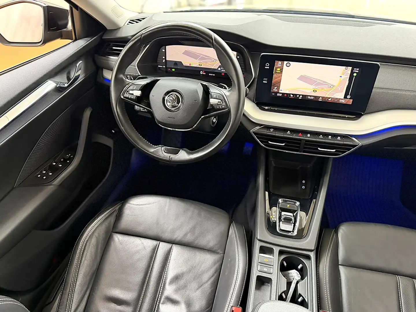 Skoda Octavia Combi 2,0 TDI Premium DSG Schwarz - 2