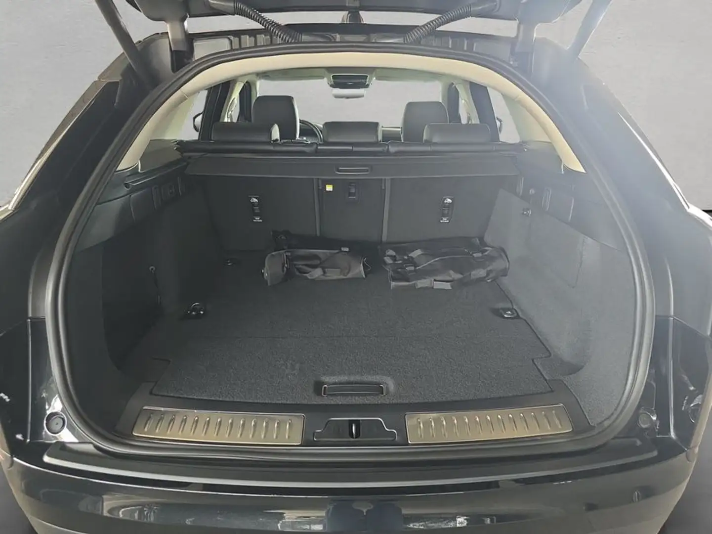 Land Rover Range Rover Velar P400e S Schwarz - 2