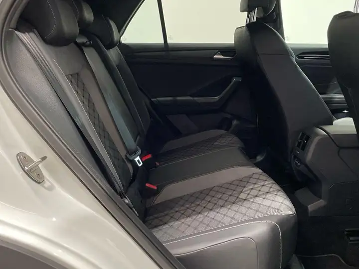 Volkswagen T-Roc 2022, foto 6