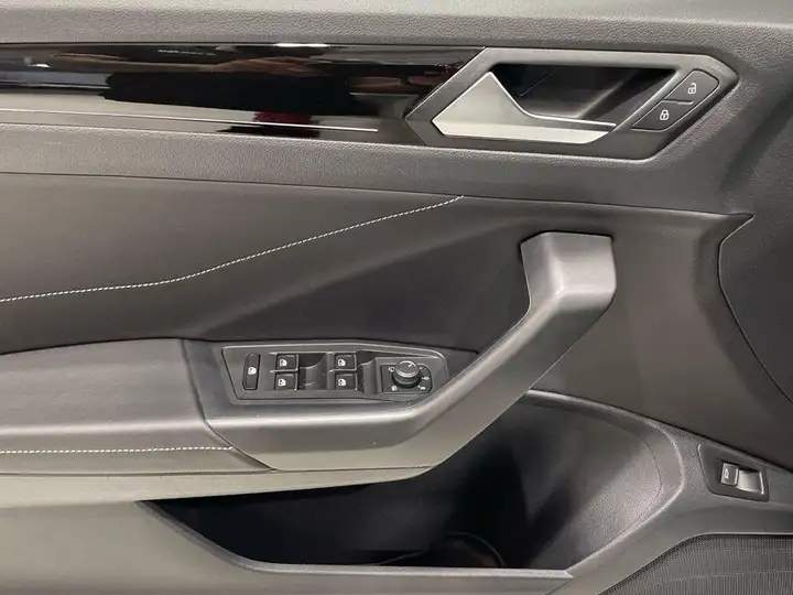 Volkswagen T-Roc 2022, foto 18