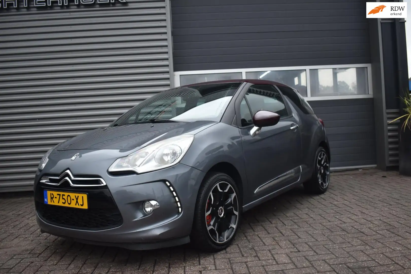 Citroen DS3 1.6 THP Sport Chic Leer / Navi / PDC!! Grau - 1