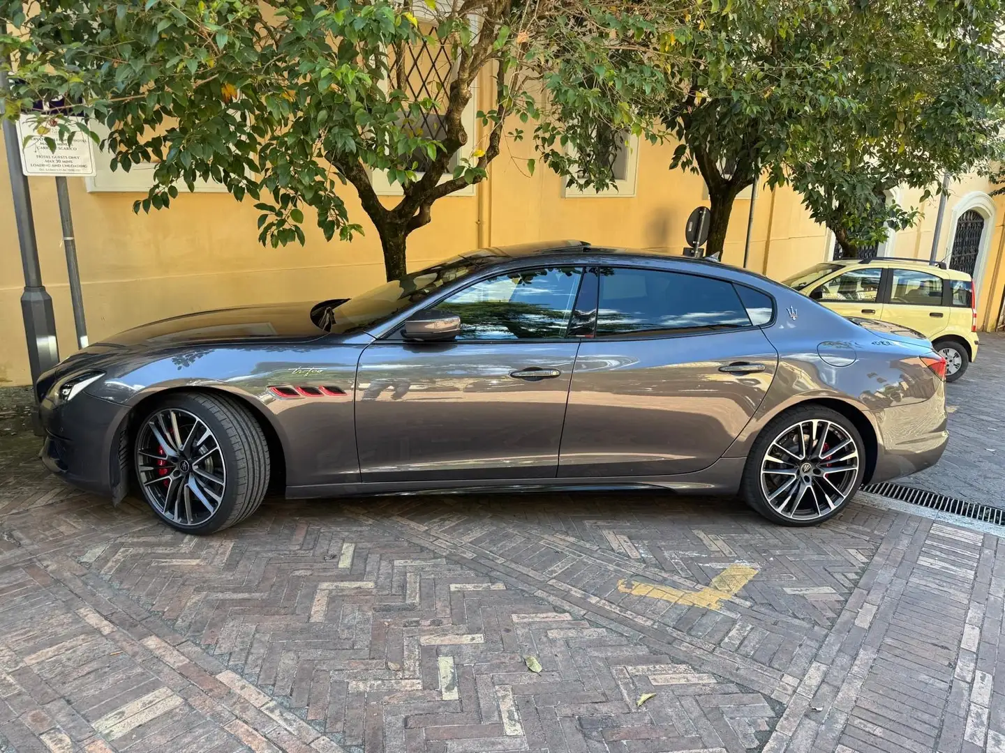 Maserati Quattroporte Quattroporte 3.8 V8 Trofeo 580cv rwd auto Šedá - 2