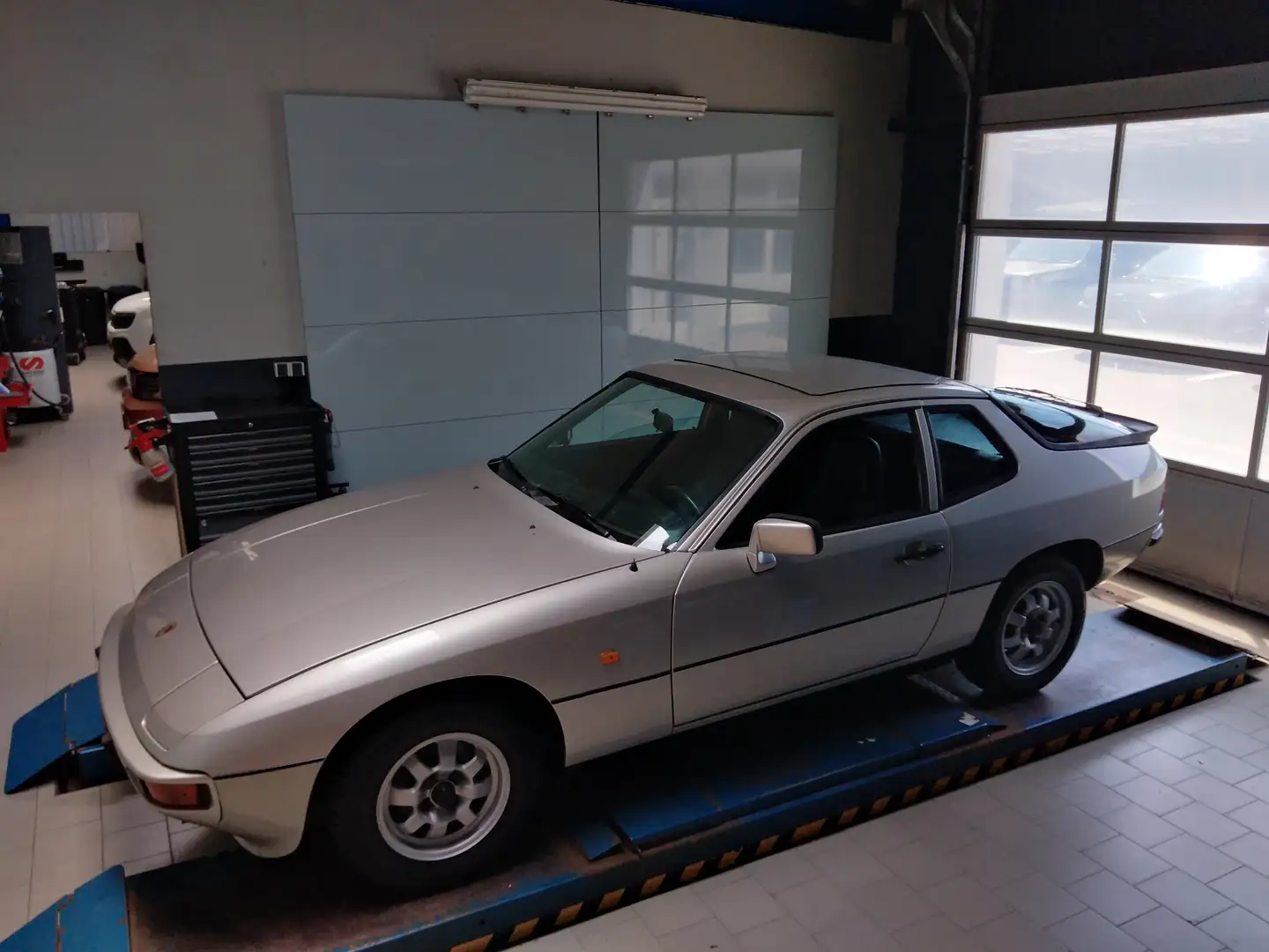 Porsche 924 924 2.0 Targa 92 kW. / 125 PS  H-Kennzeichen Silver - 2