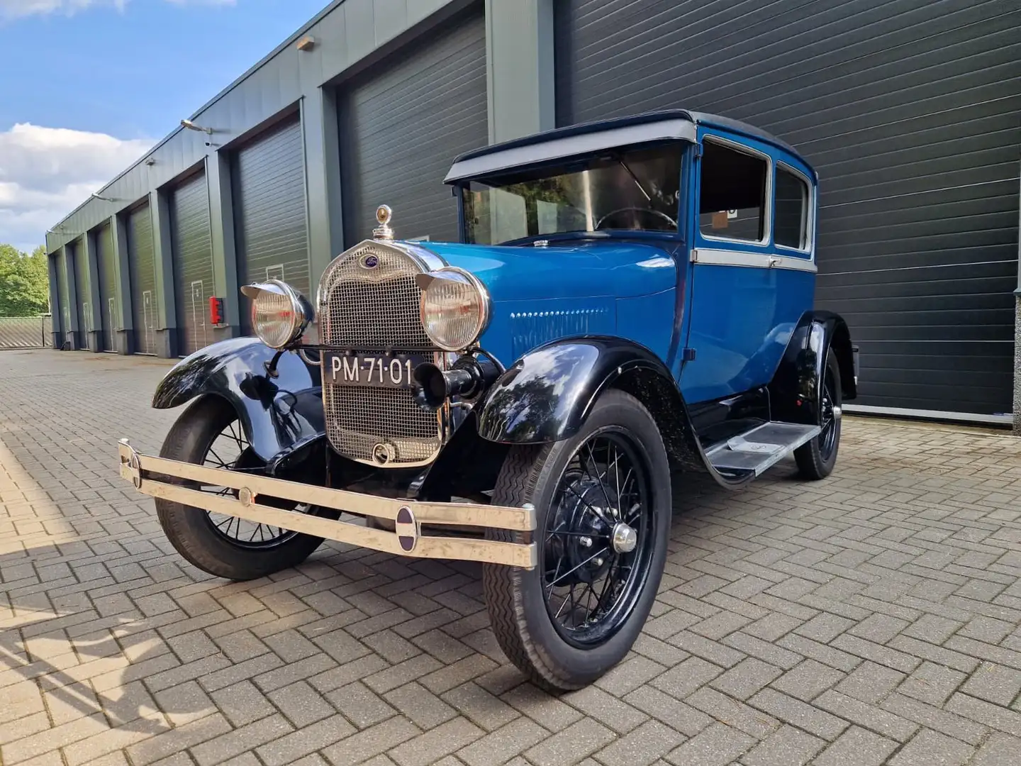 Ford Model A Tudor Синій - 1