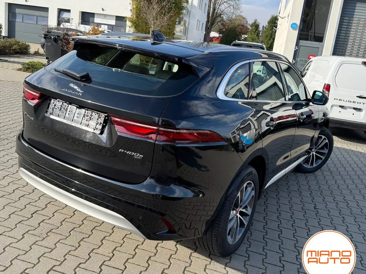 Jaguar F-Pace 400e AWD Plug-In Hybrid *AHK|20 Zoll* Schwarz - 2