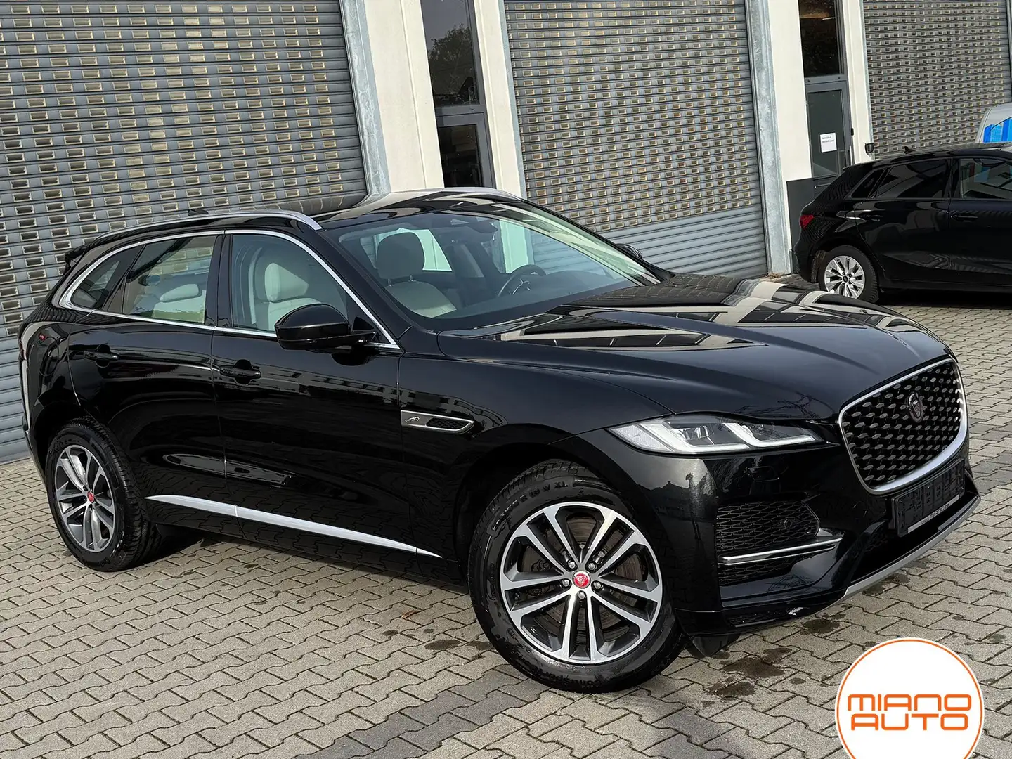 Jaguar F-Pace 400e AWD Plug-In Hybrid *AHK|20 Zoll* Schwarz - 1