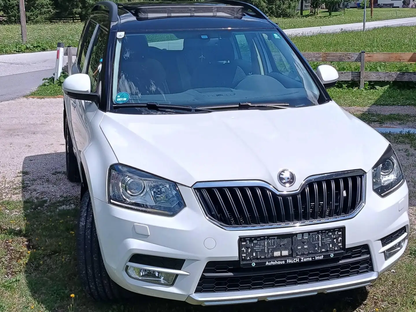 Skoda Yeti Yeti 2,0 TDI SCR 4x4 Style Style Weiß - 1