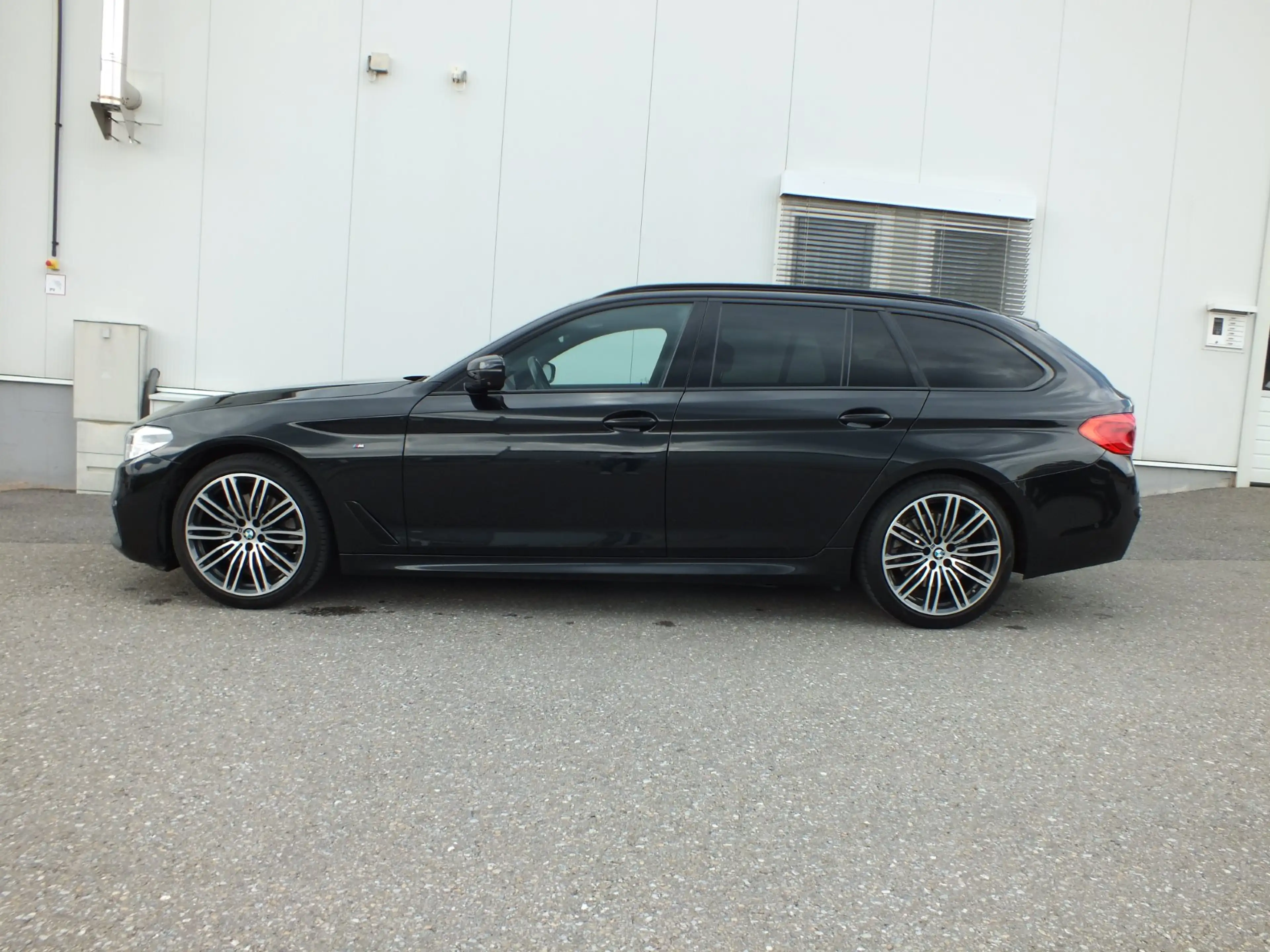 BMW 520 d xDrive — photo 4