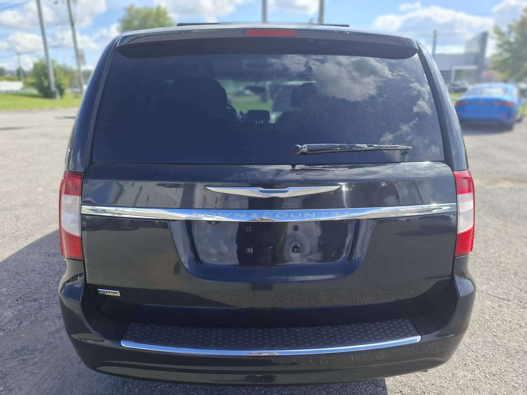 2016 Chrysler Town & Country Touring | Camera | Leather | Certified — снимка 1