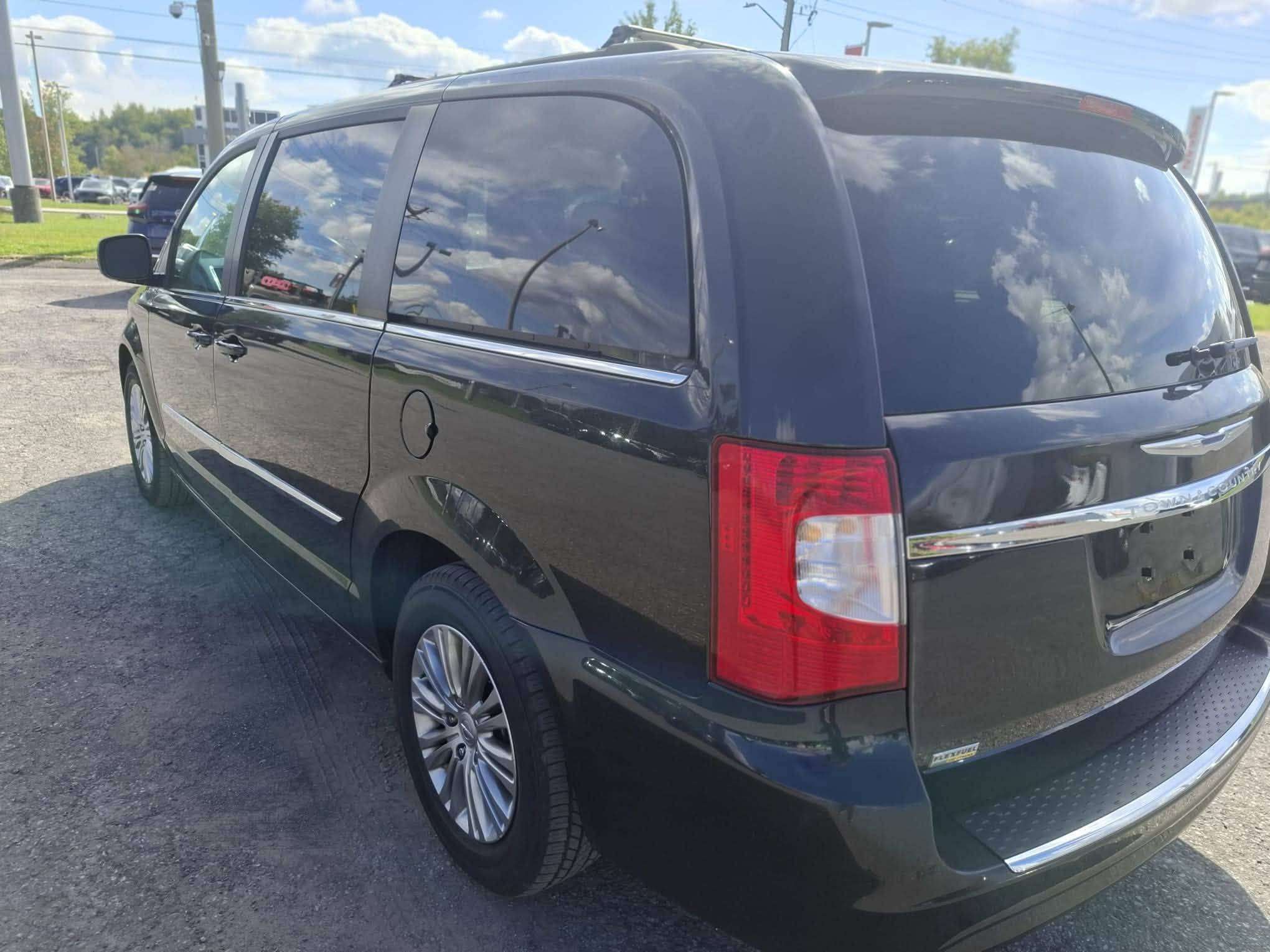 2016 Chrysler Town & Country Touring | Camera | Leather | Certified — снимка 1