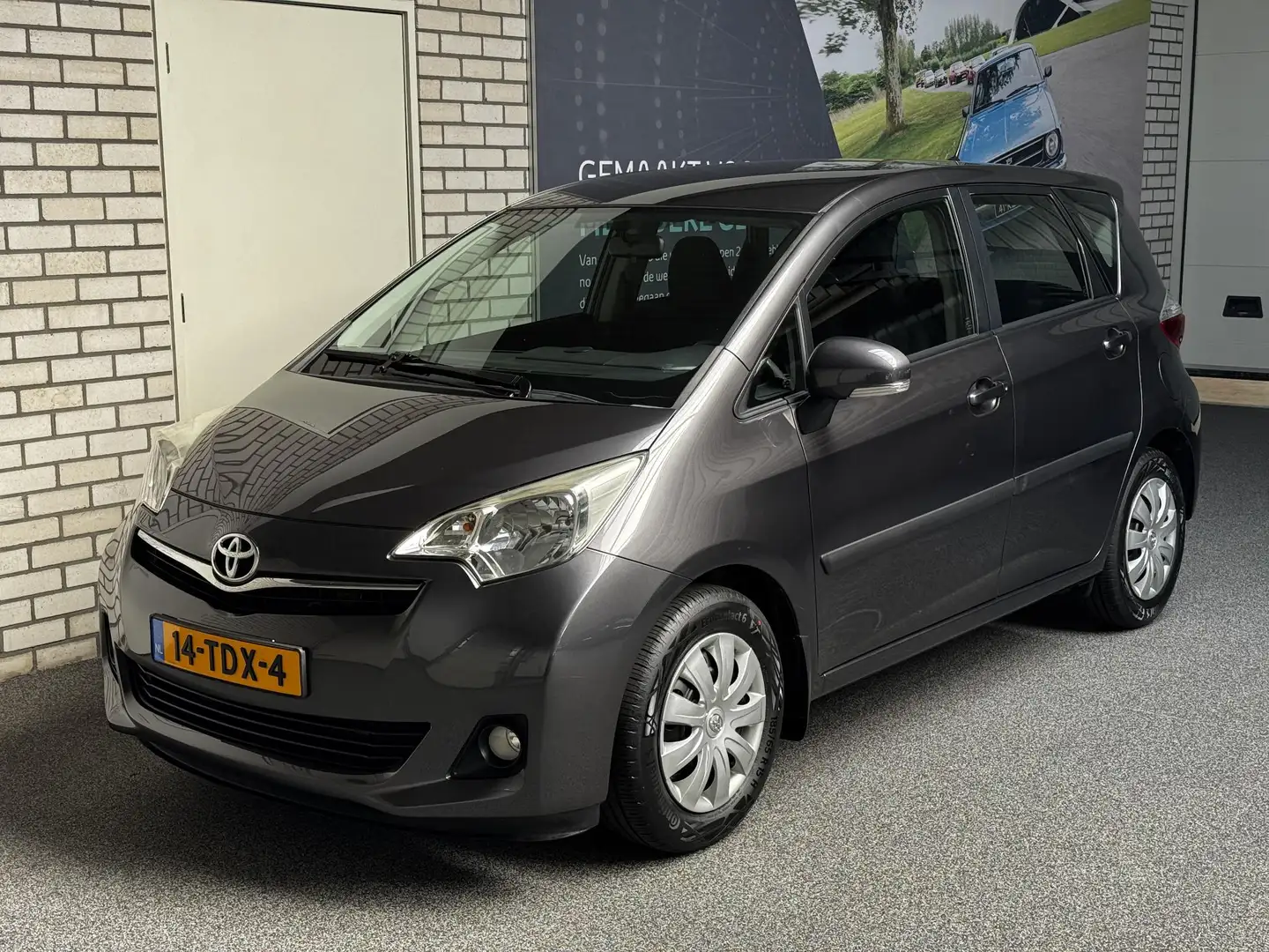 Toyota Verso-S 1.3 VVT-i Aspiration Grijs - 2