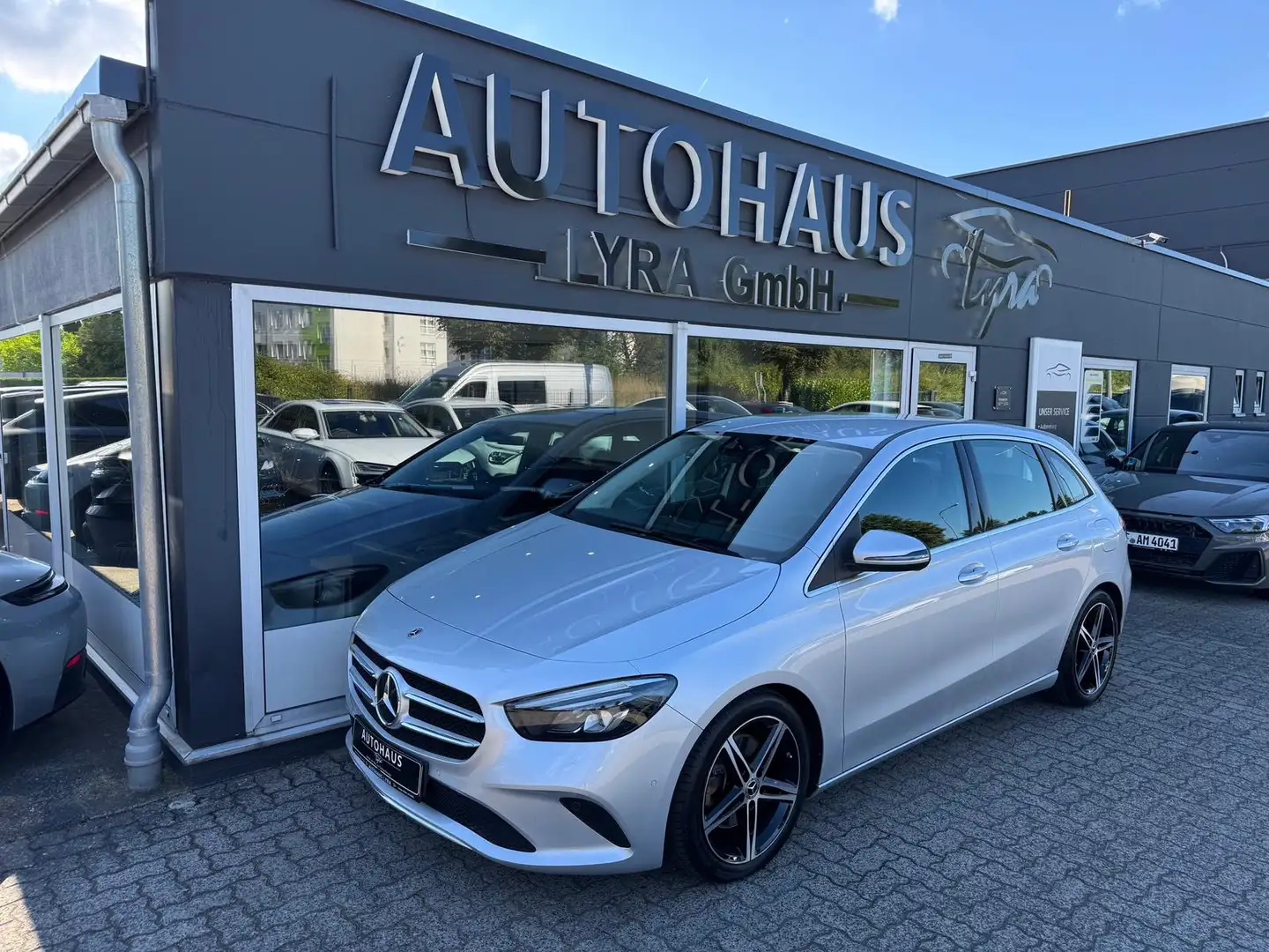 Mercedes-Benz B 220 d Automatik*LED*NAVI*KAMERA*DAB*PDC* Zilver - 2