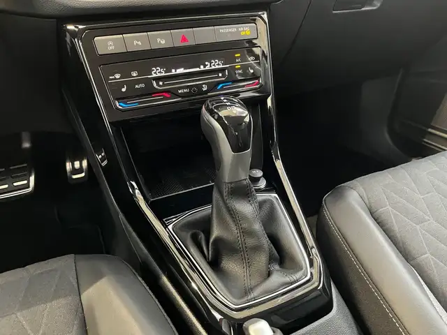 Volkswagen T-Cross view 9
