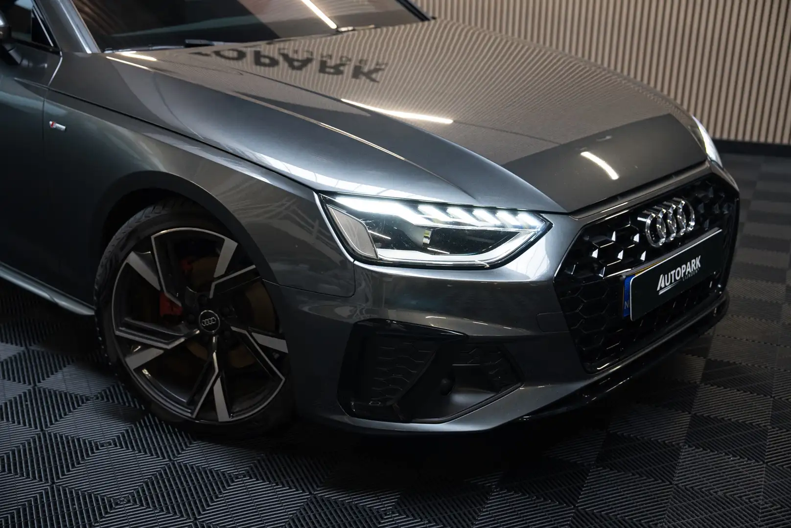 Audi A4 Avant 40TFSI 3xS-LINE MASSAGE/B&O/TREKH/RS-SPORTS/ Grijs - 2
